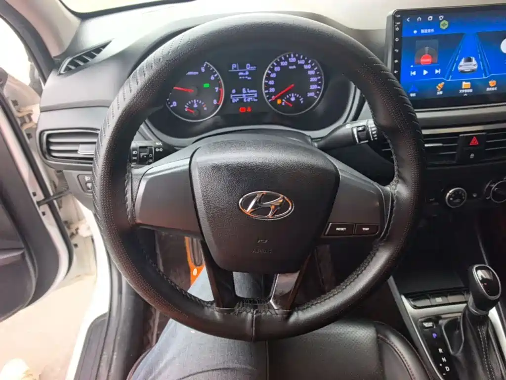 Hyundai Elantra — фото 3