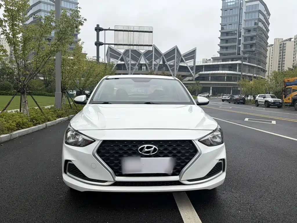 Hyundai Elantra — фото 21