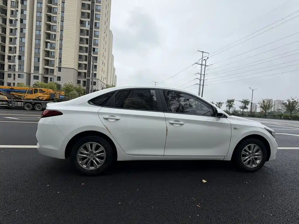 Hyundai Elantra — фото 22