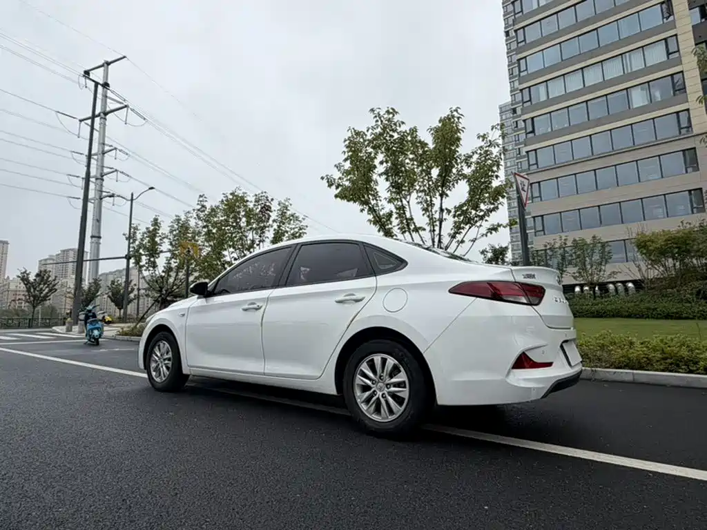Hyundai Elantra — фото 23
