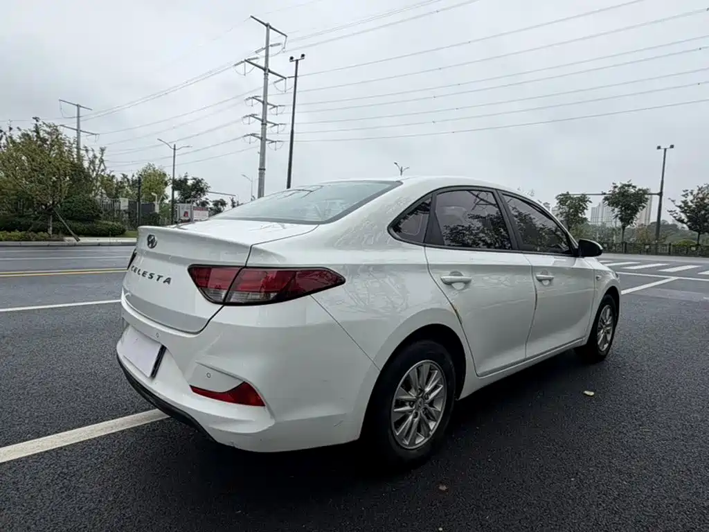 Hyundai Elantra — фото 24