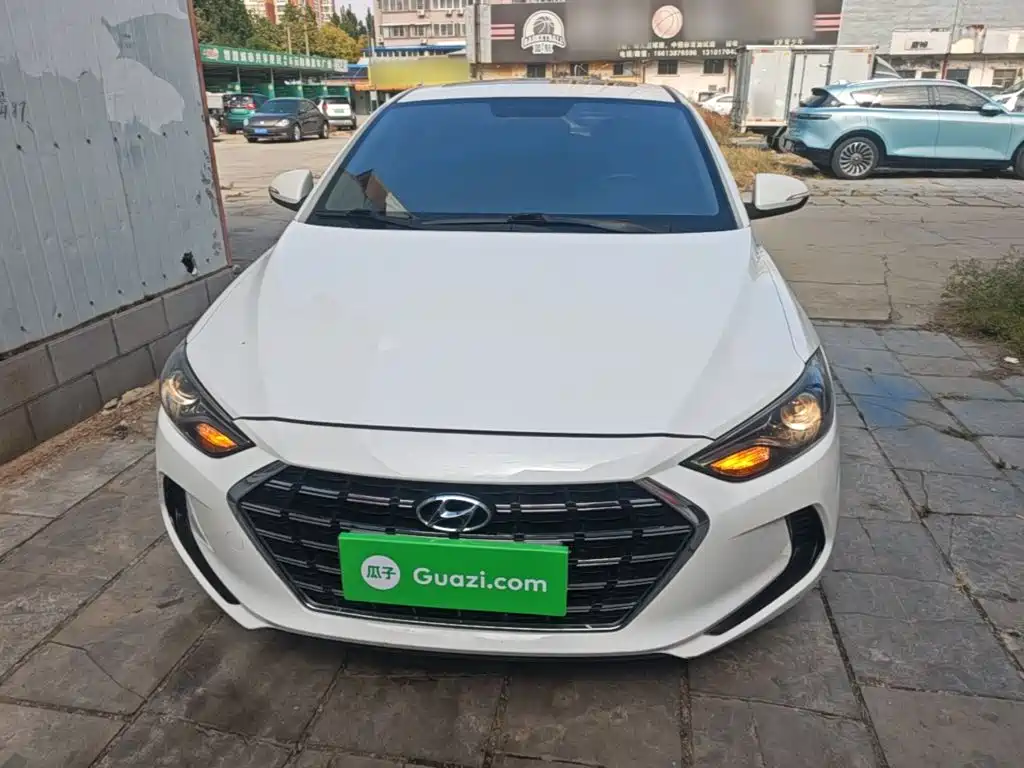 Hyundai Elantra — фото 2