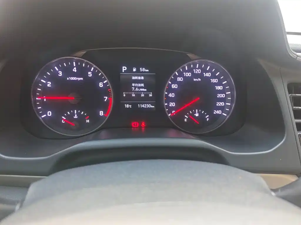 Hyundai Elantra — фото 11