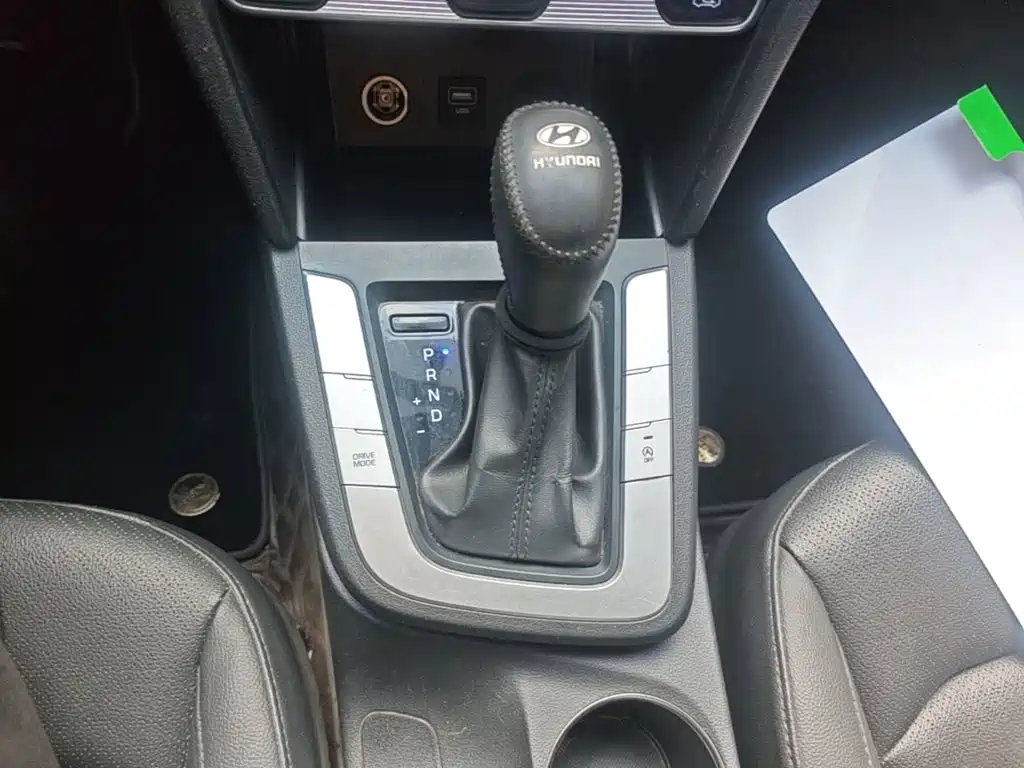 Hyundai Elantra — фото 13