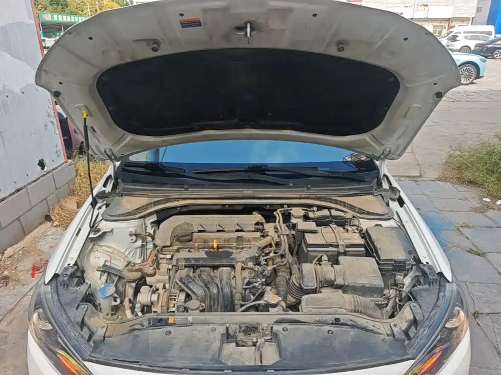 Hyundai Elantra — фото 19