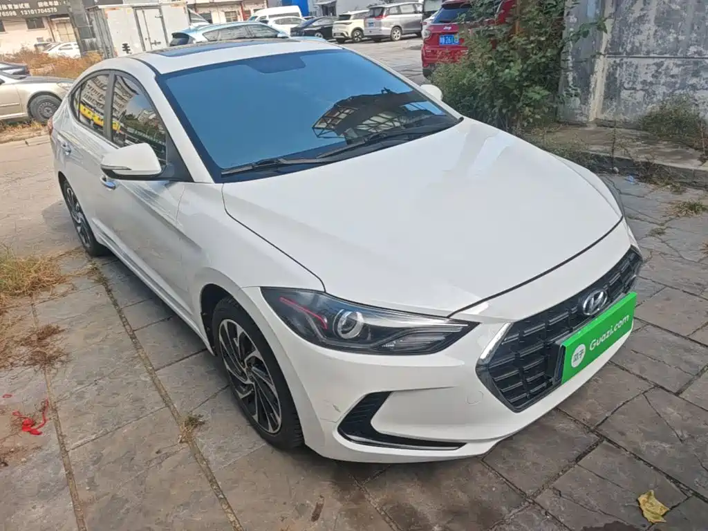 Hyundai Elantra — фото 3