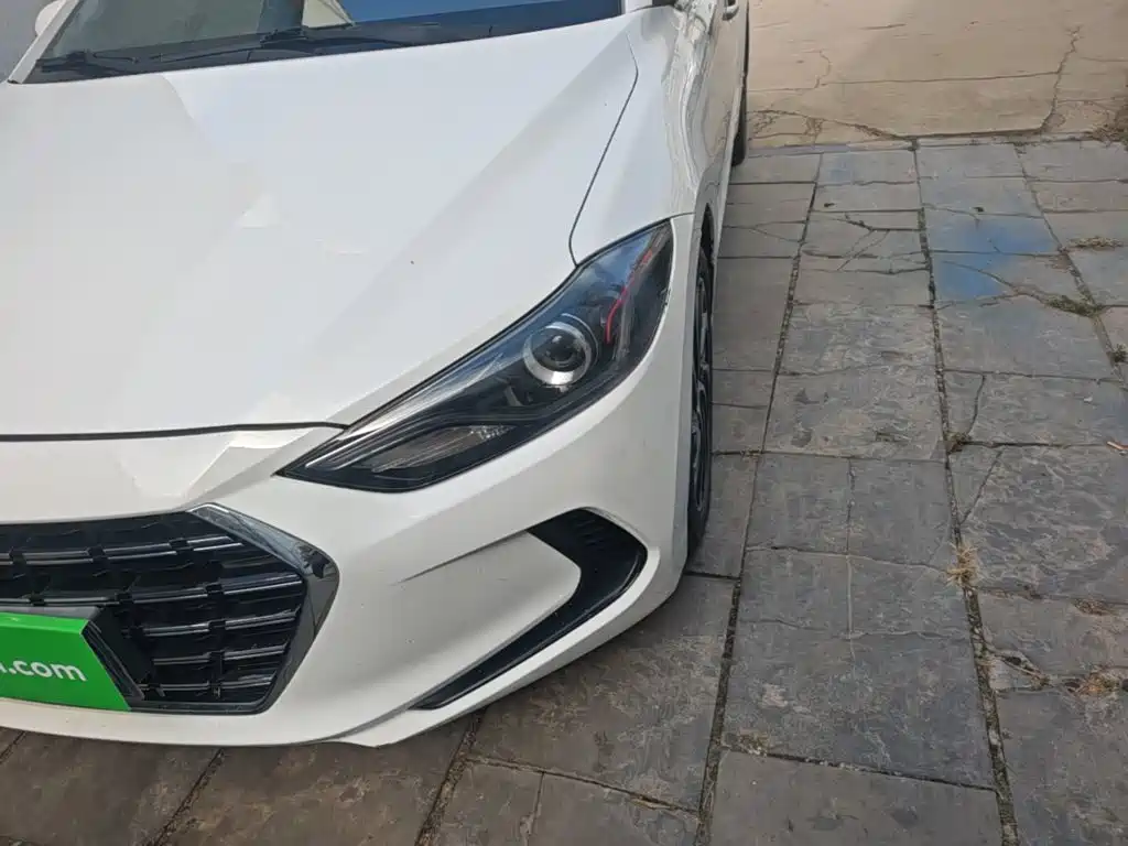 Hyundai Elantra — фото 23