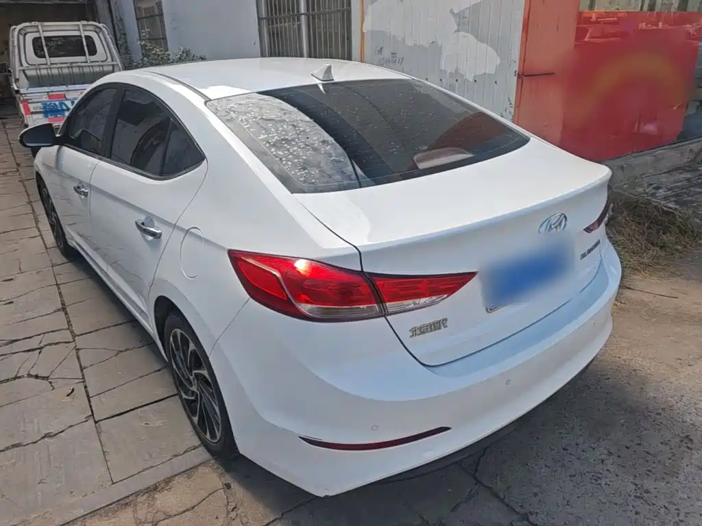 Hyundai Elantra — фото 4