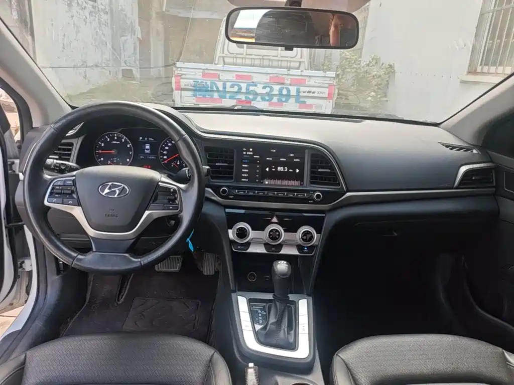 Hyundai Elantra — фото 9