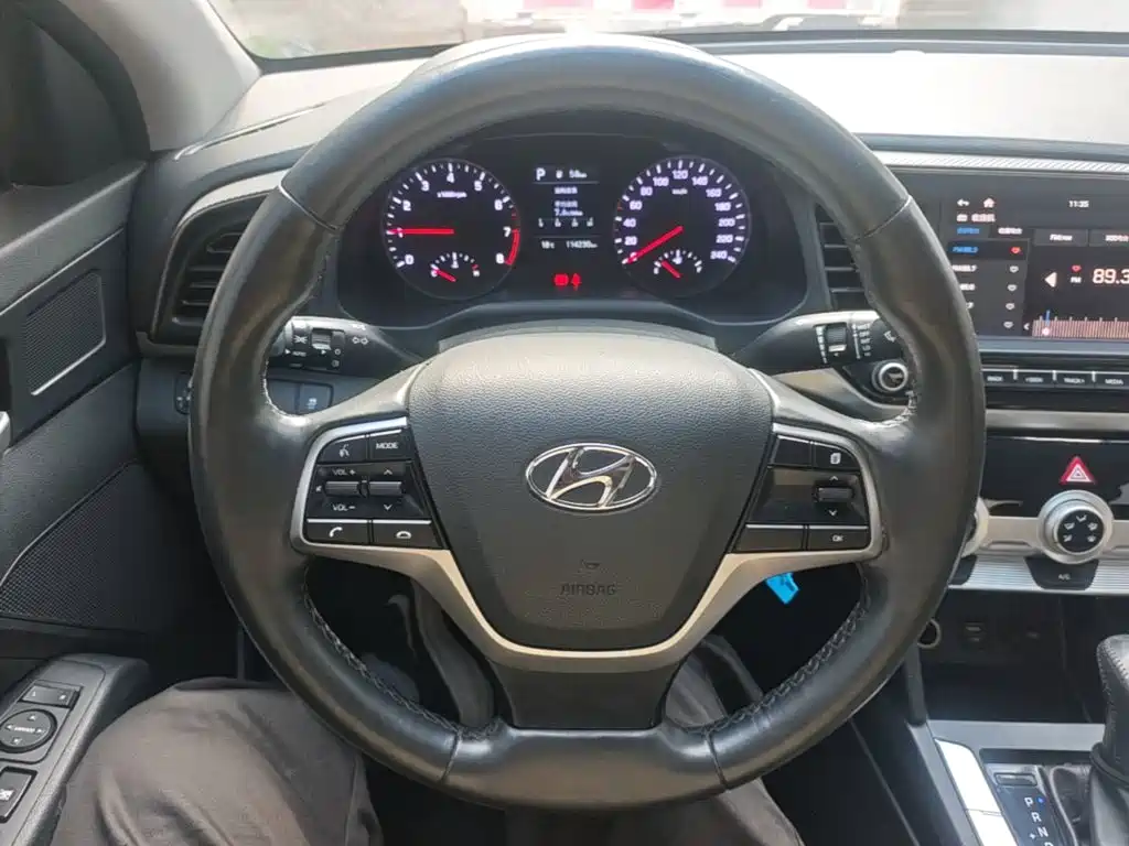 Hyundai Elantra — фото 10
