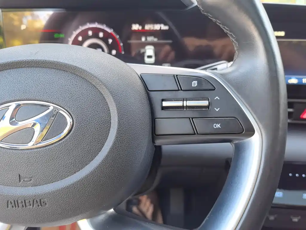 Hyundai Elantra — фото 21