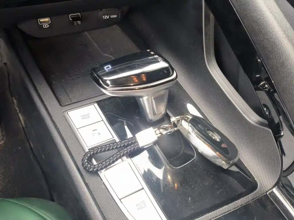 Hyundai Elantra — фото 10