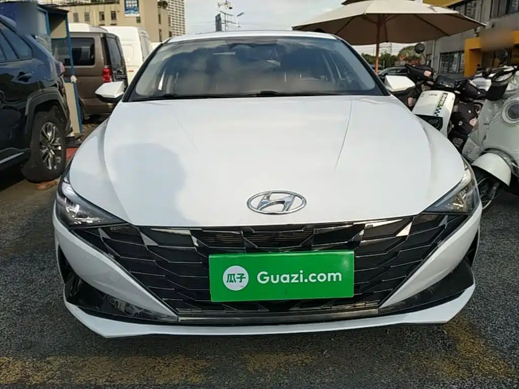 Hyundai Elantra — фото 2