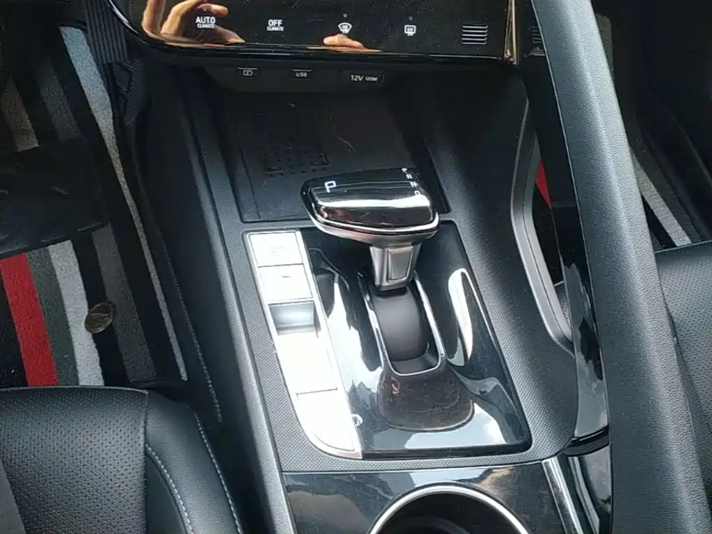 Hyundai Elantra — фото 13