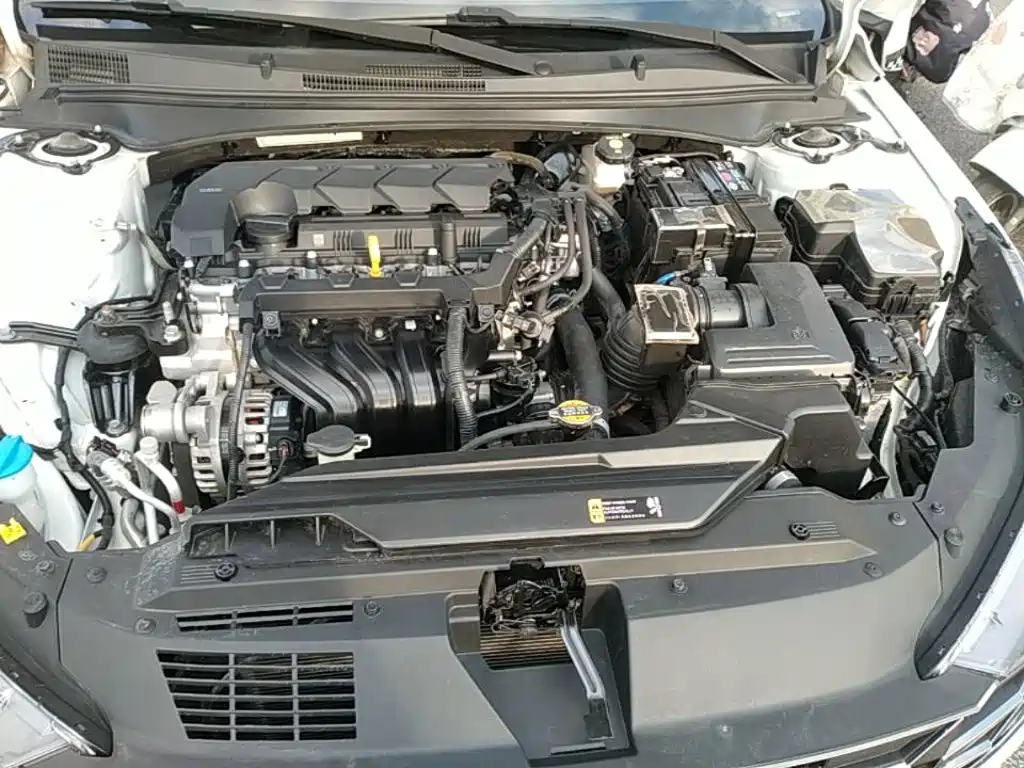 Hyundai Elantra — фото 19