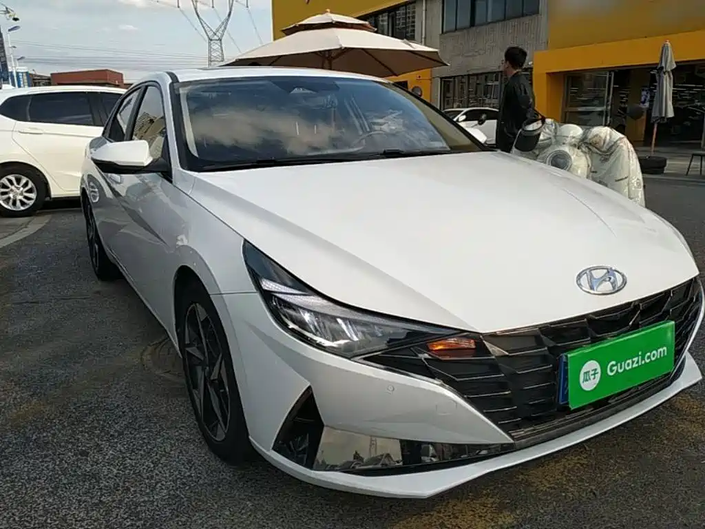 Hyundai Elantra — фото 3