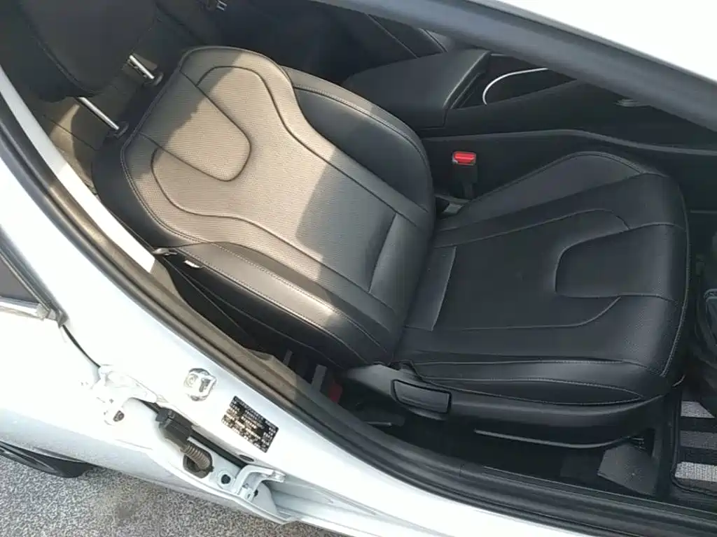Hyundai Elantra — фото 24