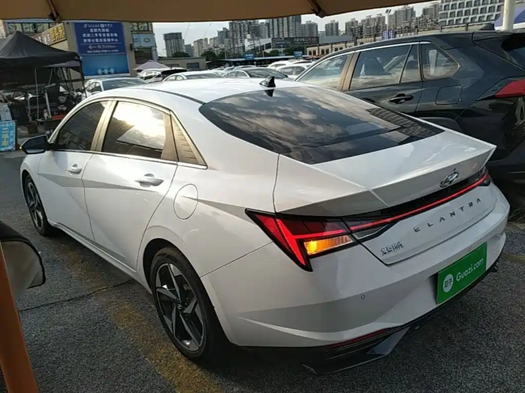 Hyundai Elantra — фото 4