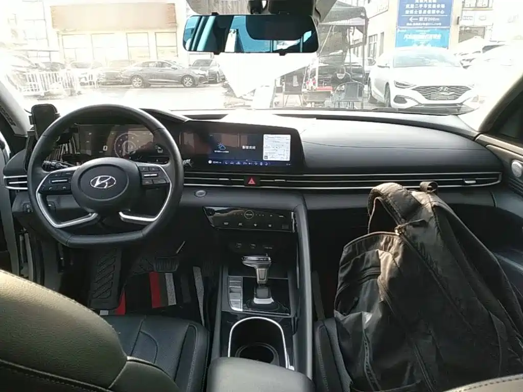 Hyundai Elantra — фото 9