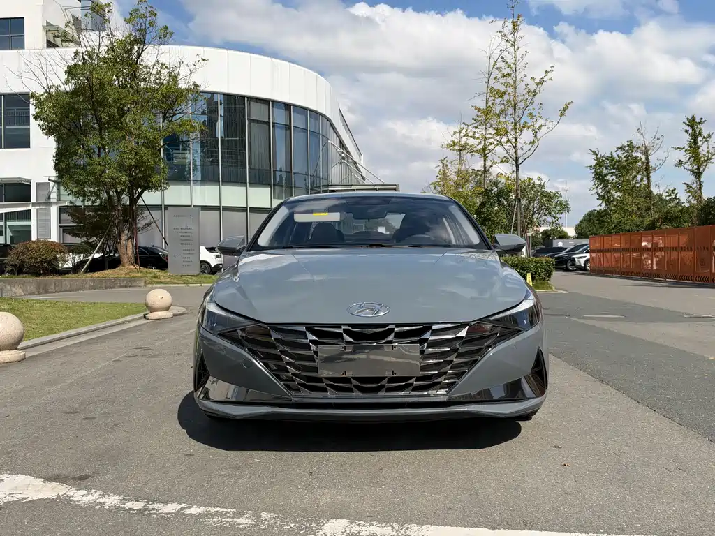 Hyundai Elantra — фото 2