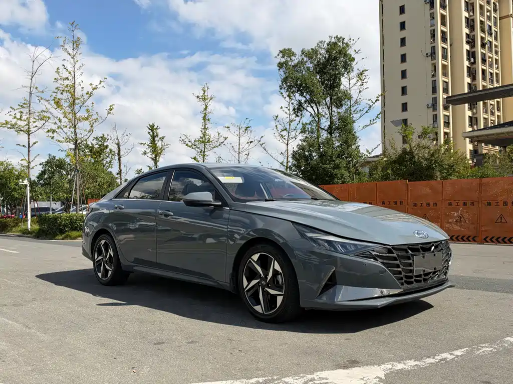 Hyundai Elantra — фото 3