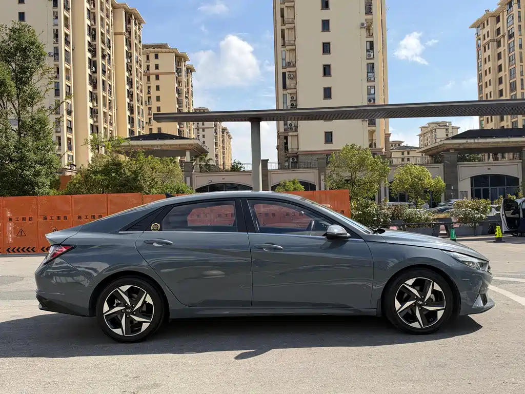 Hyundai Elantra — фото 4