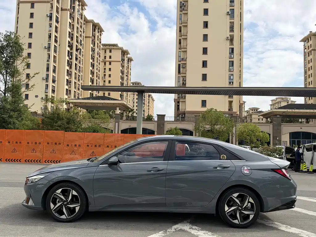 Hyundai Elantra — фото 5
