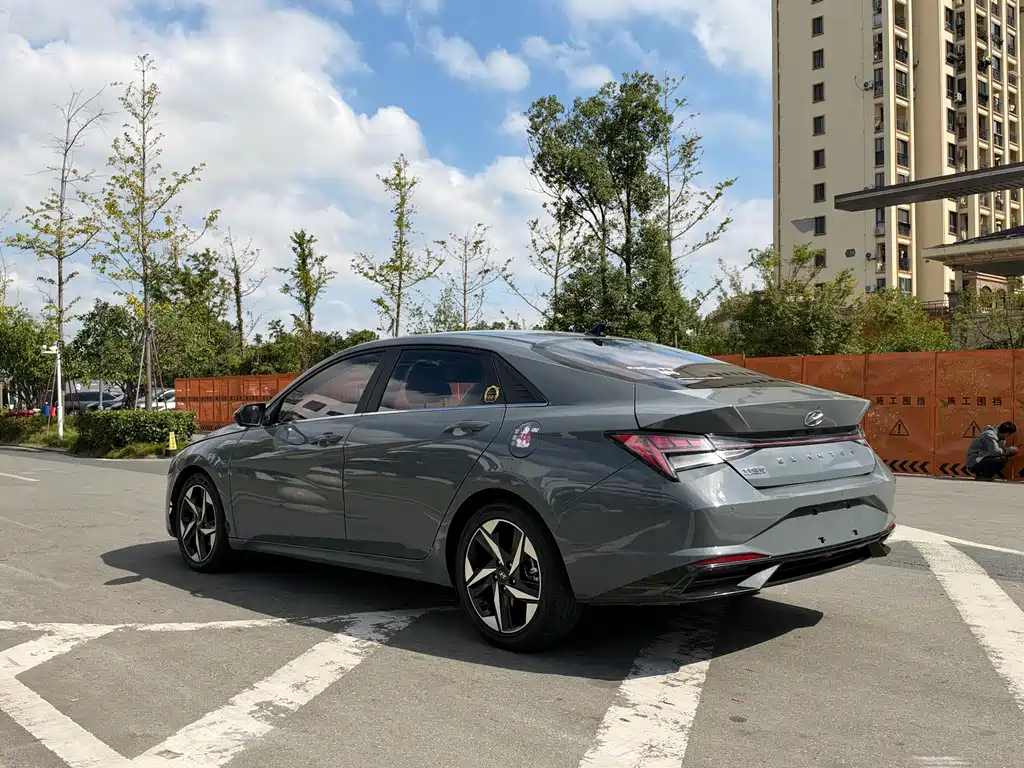 Hyundai Elantra — фото 8