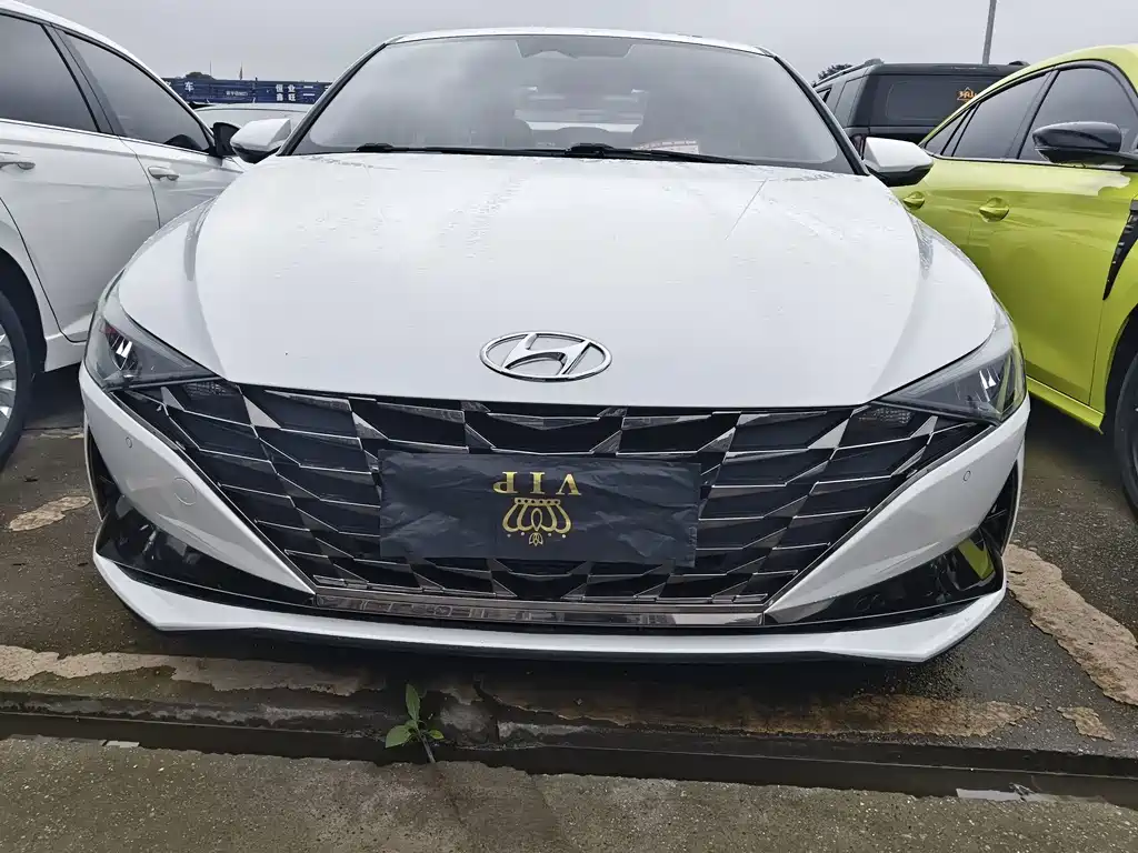 Hyundai Elantra — фото 2
