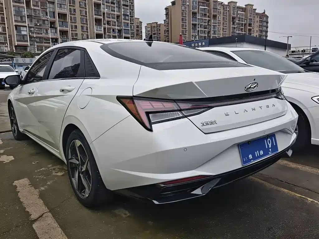 Hyundai Elantra — фото 15