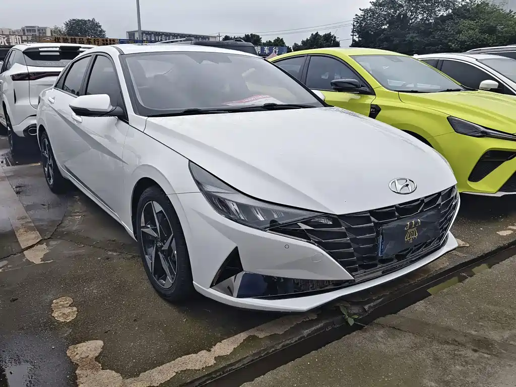 Hyundai Elantra — фото 3
