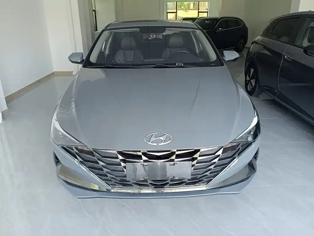 Hyundai Elantra — фото 2