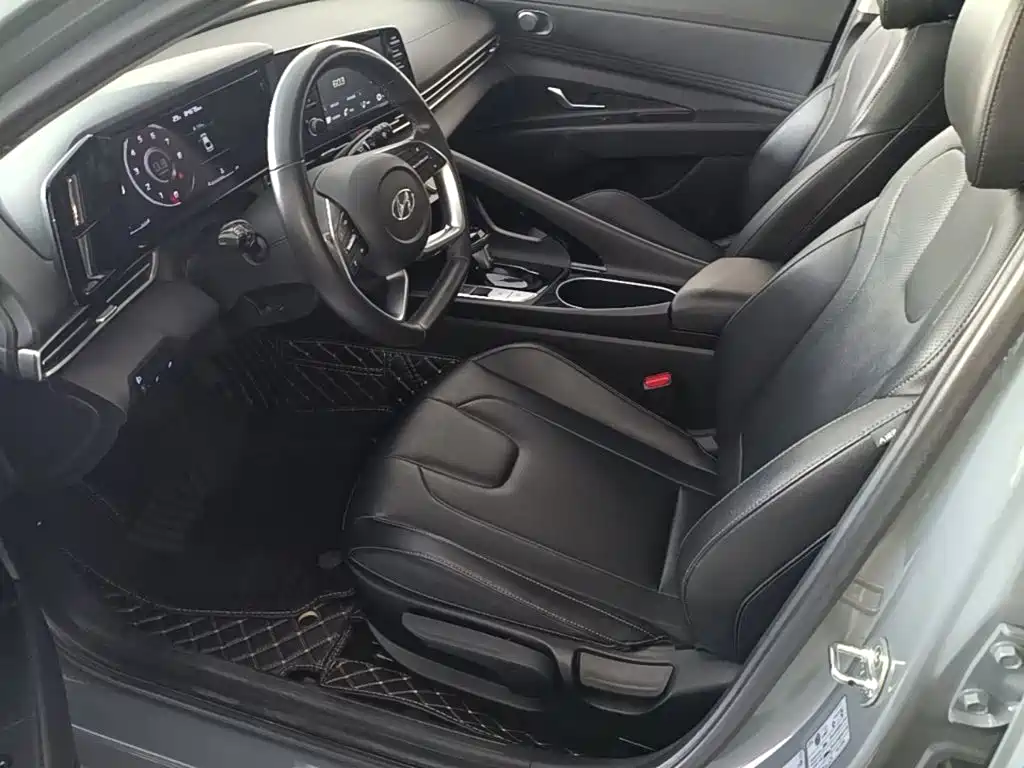 Hyundai Elantra — фото 14