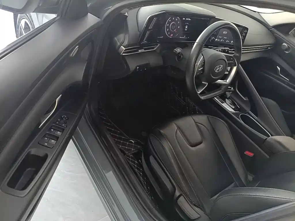 Hyundai Elantra — фото 15
