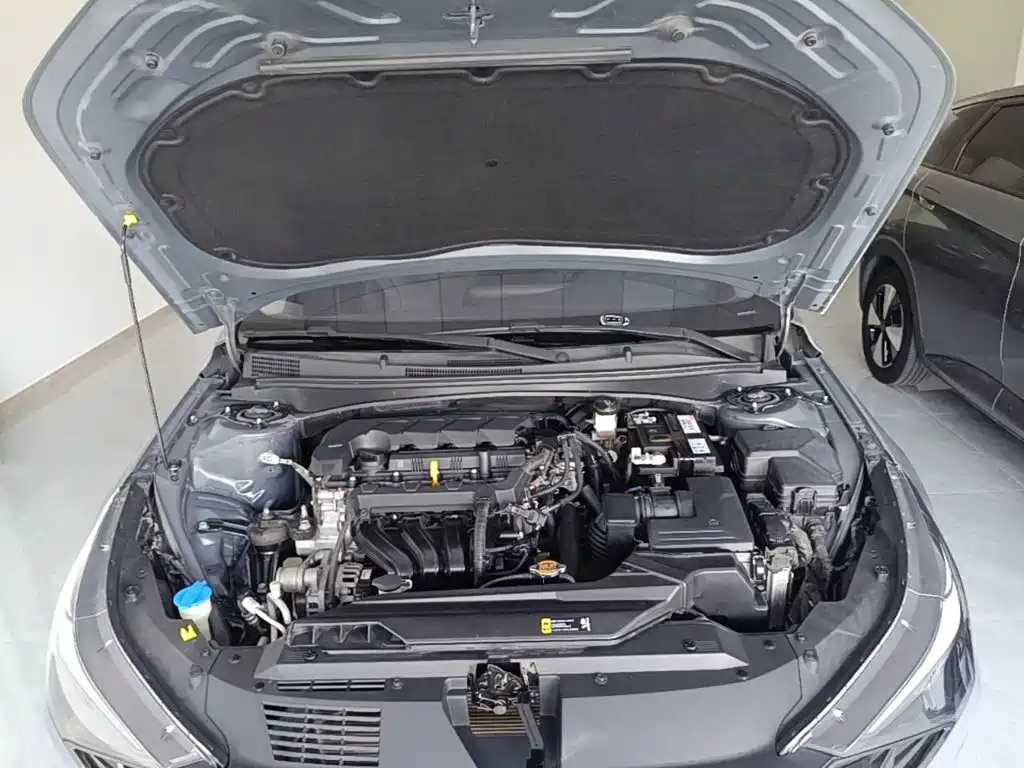 Hyundai Elantra — фото 19