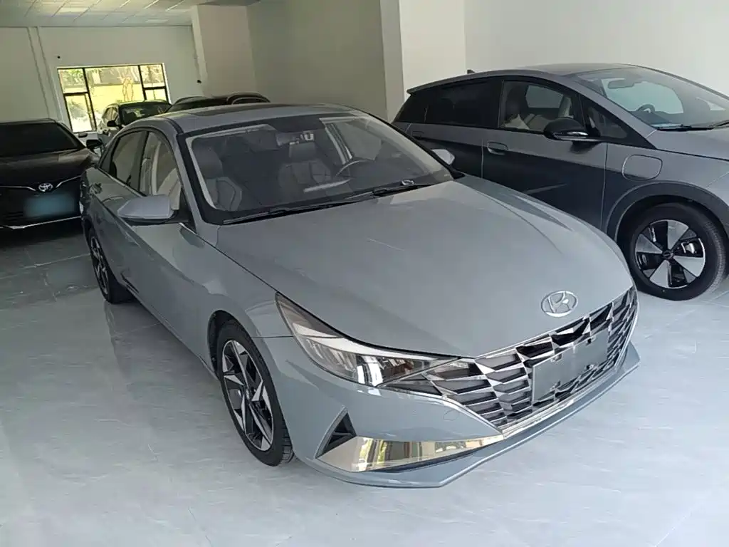 Hyundai Elantra — фото 3