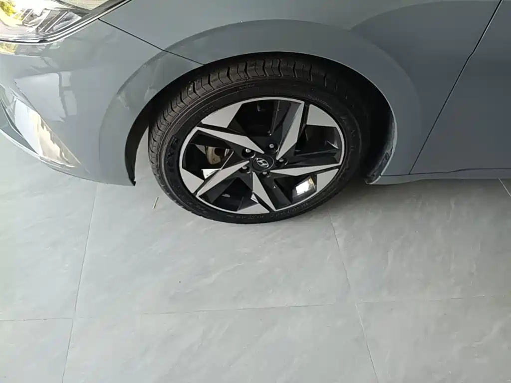 Hyundai Elantra — фото 22