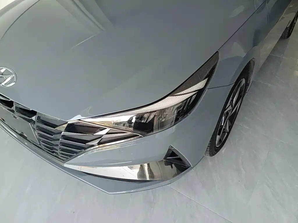 Hyundai Elantra — фото 23