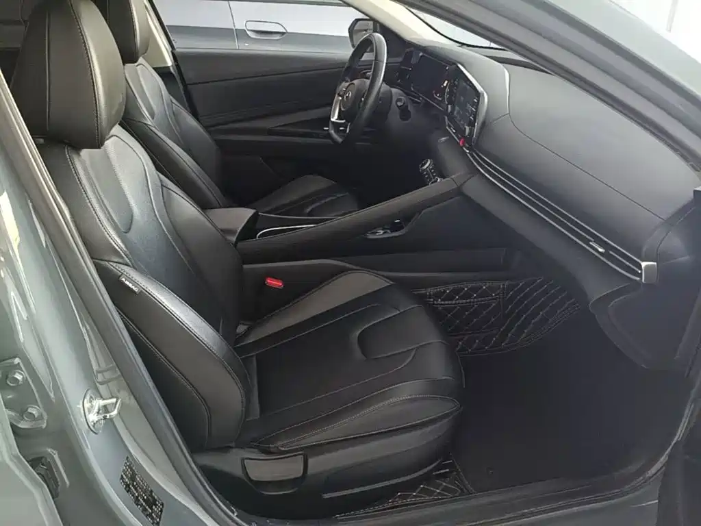 Hyundai Elantra — фото 24