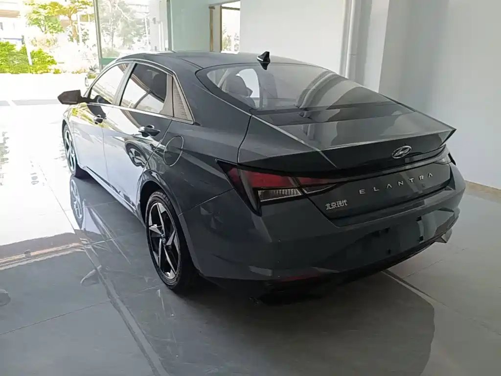Hyundai Elantra — фото 4