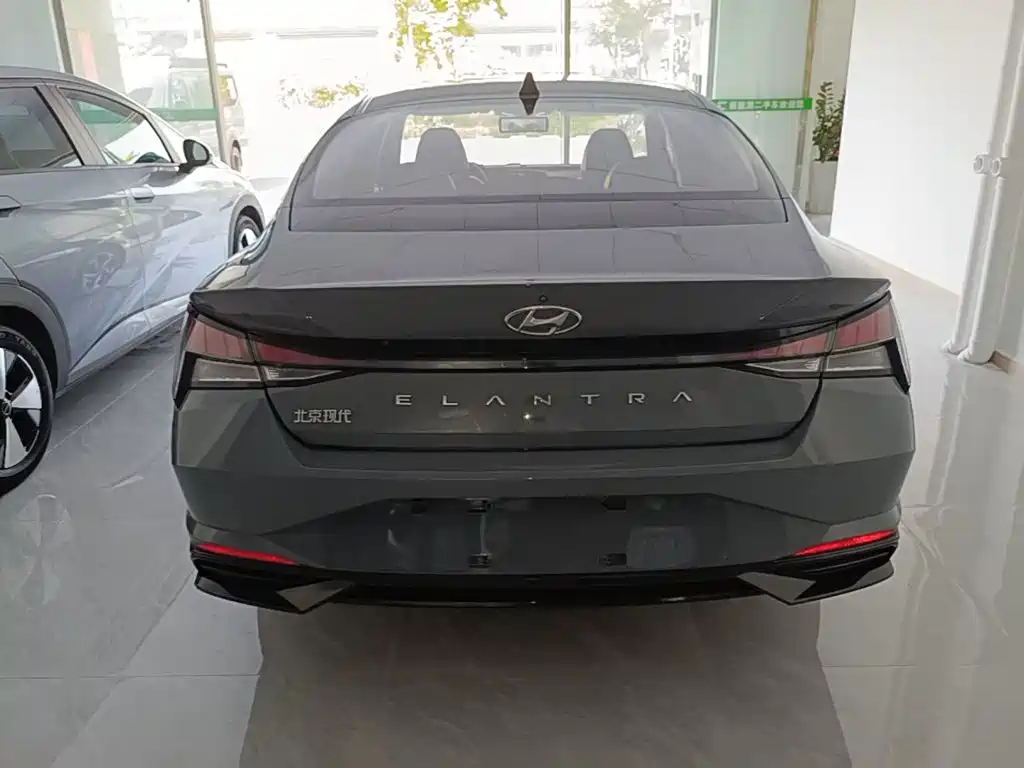 Hyundai Elantra — фото 5