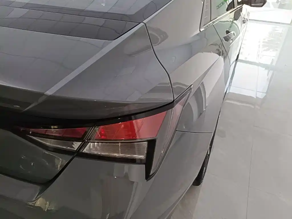 Hyundai Elantra — фото 7