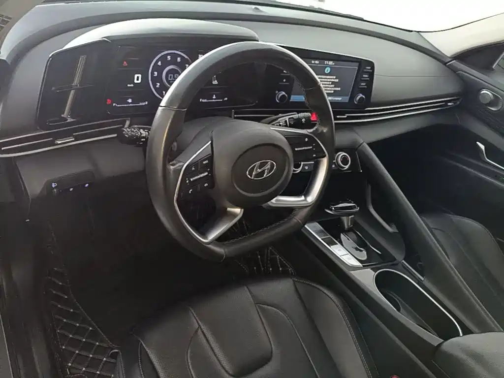 Hyundai Elantra — фото 9