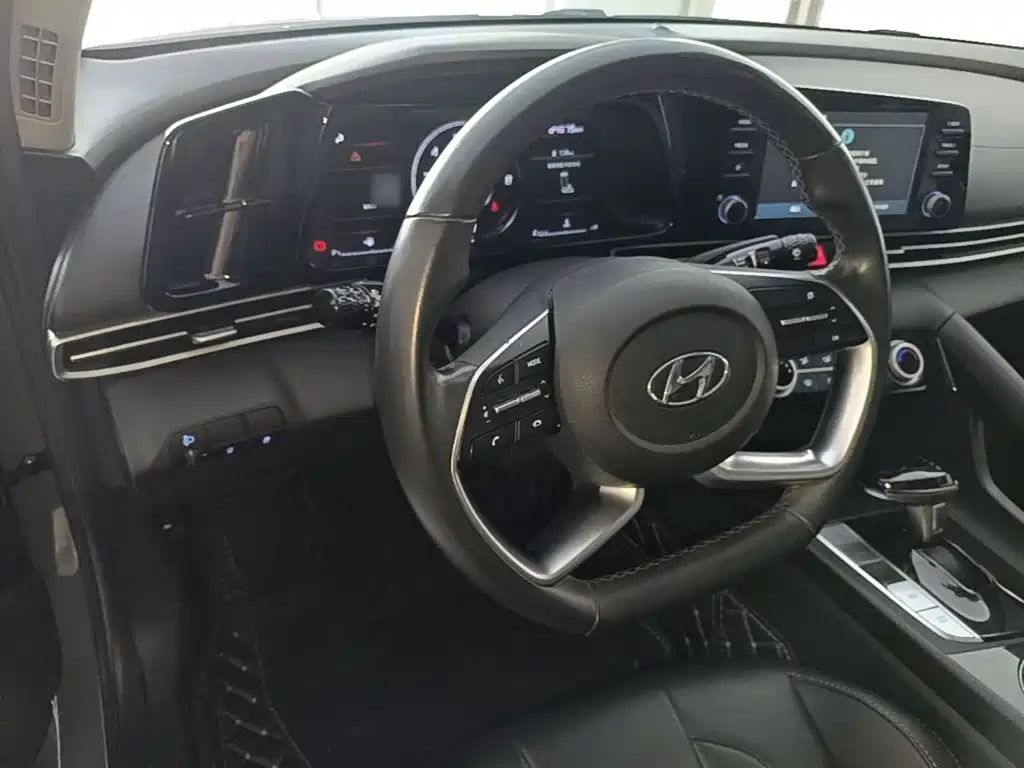 Hyundai Elantra — фото 10