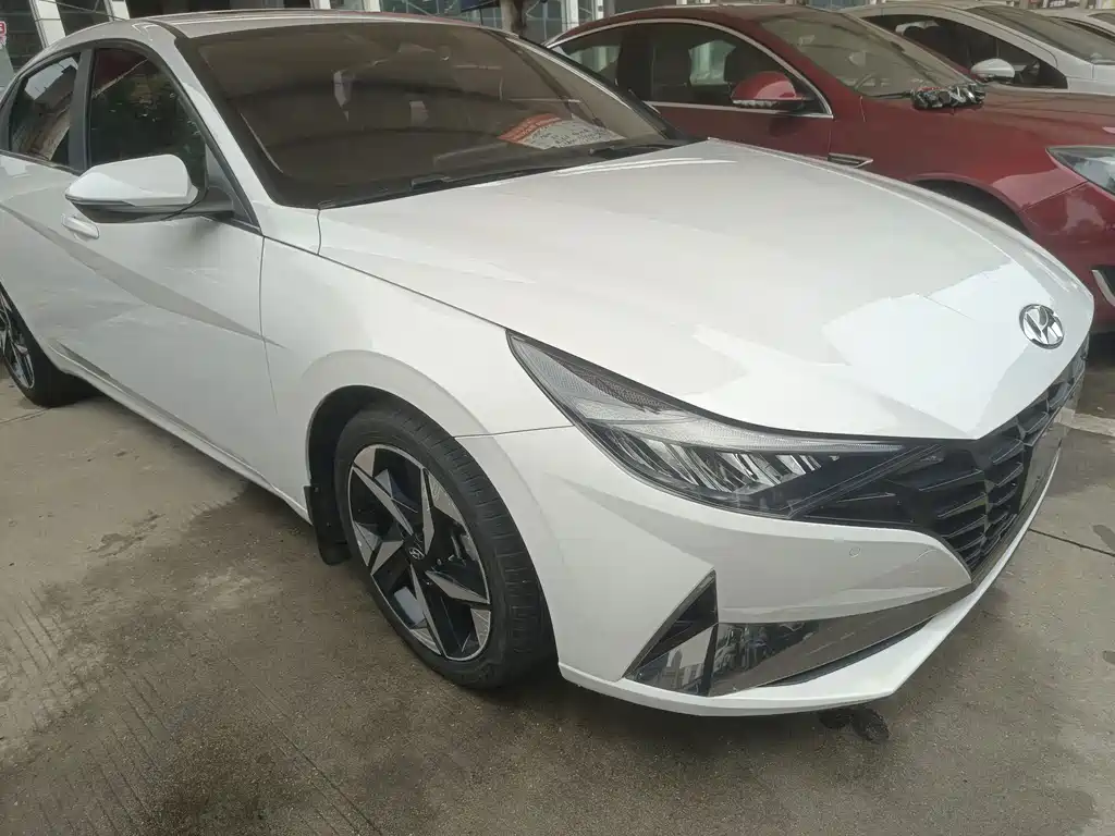 Hyundai Elantra — фото 2