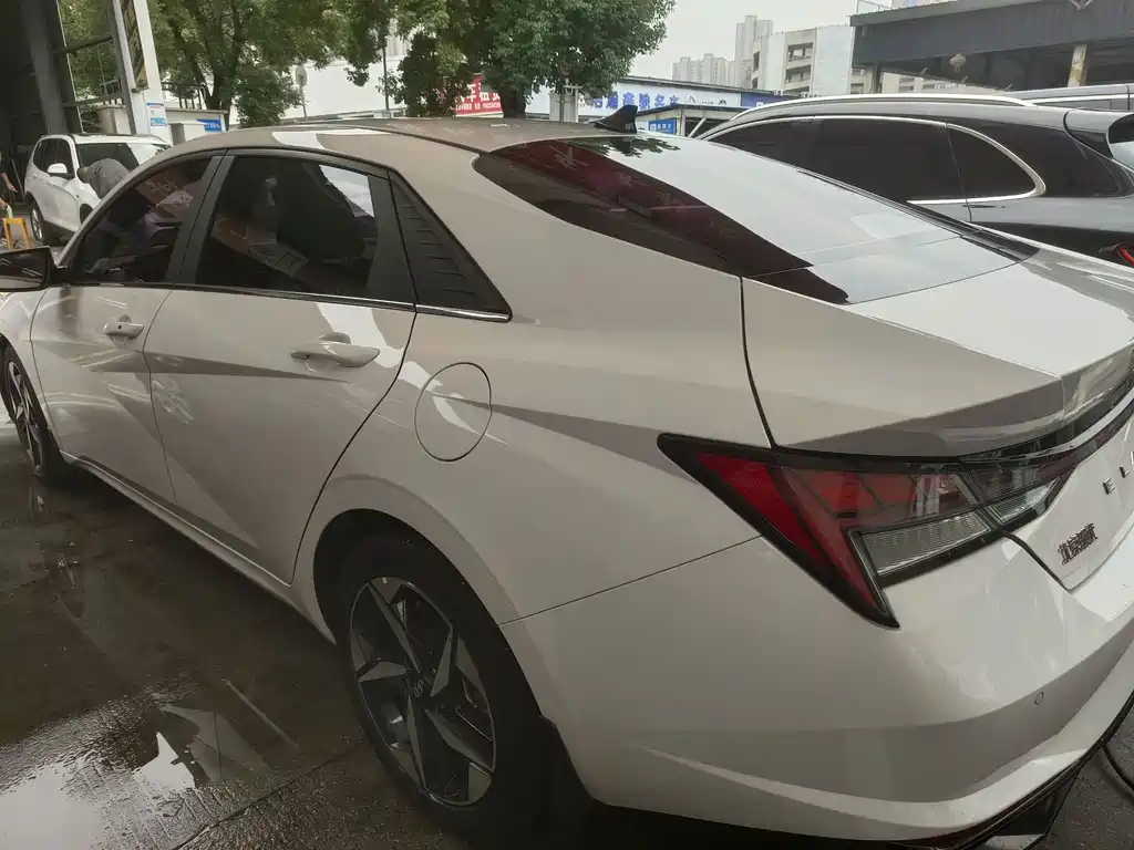 Hyundai Elantra — фото 10
