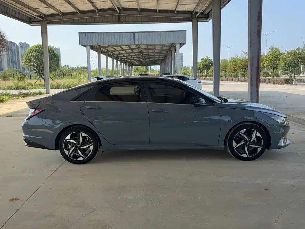 Hyundai Elantra — фото 3
