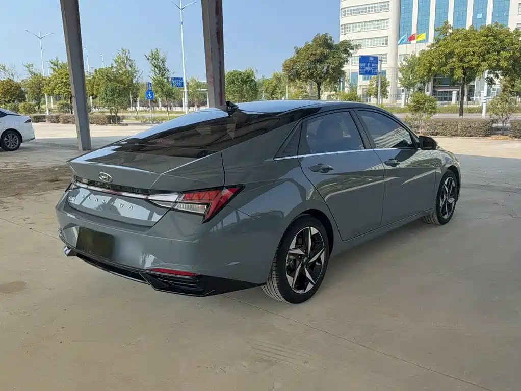 Hyundai Elantra — фото 4