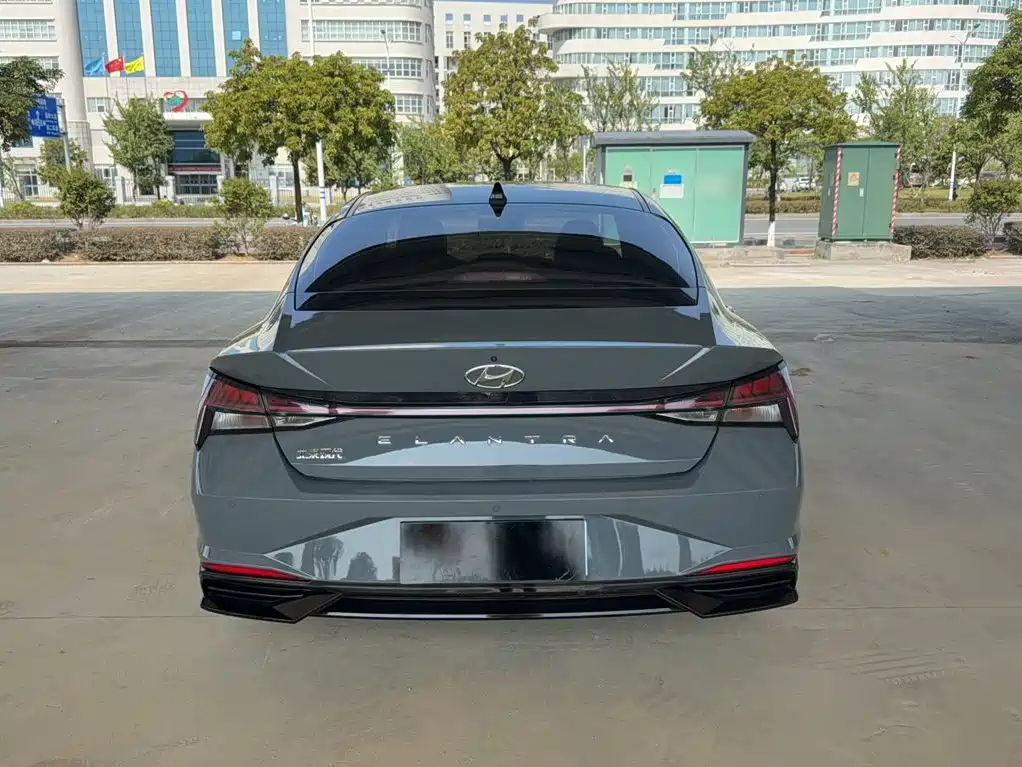Hyundai Elantra — фото 5