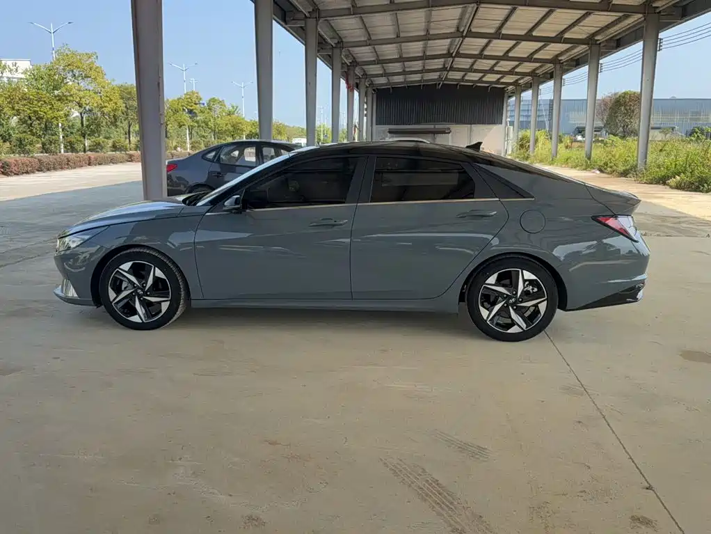 Hyundai Elantra — фото 6